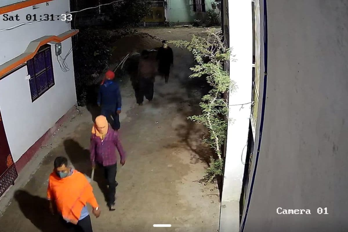 बिहार के इस शहर में देर रात घूमते हैं नकाबपोश अपराधी, हाथ में रखते हैं हथियार, दहशत में लोग, CCTV फुटेज आया सामने