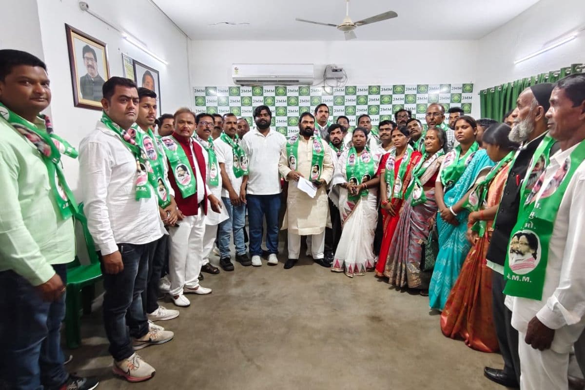 झारखंड में आजसू पार्टी को बड़ा झटका, नीरू शांति भगत ने थामा झामुमो का दामन