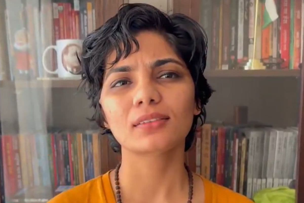 Neha Rathore News Video: 'अरे दम है तो जाइये…आतंकवादियों के सिर लेकर आइये!' FIR के बाद नेहा राठौर का नया वीडियो