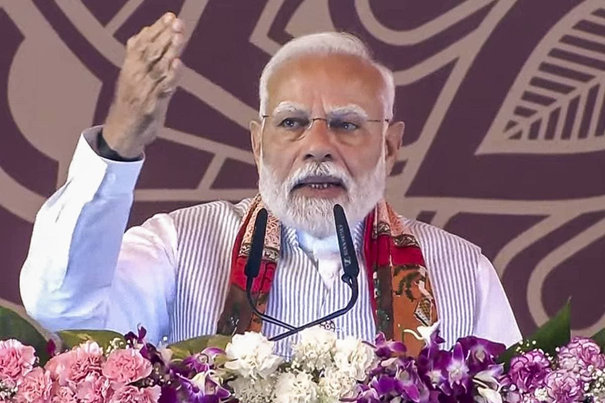PM Modi Varanasi Visit : सत्ता हथियाने के लिए कुछ लोग खेल खेलते हैं, पीएम मोदी का विपक्ष पर कटाक्ष