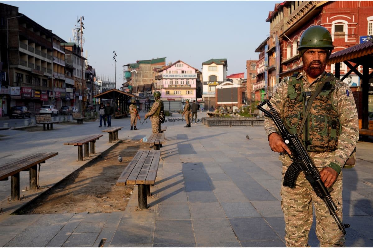 Pahalgam Terror Attack: पहले धर्म पूछा, फिर कहा कलमा पढ़ो, नाम पूछ-पूछ कर मार दी गोली, दर्दनाक मंजर की खौफनाक दास्तां