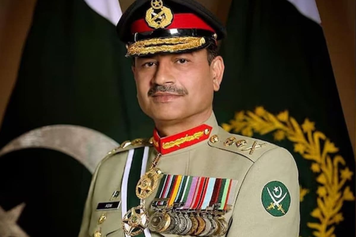 Pakistan General Asim Munir: भारत के खौफ से बंकर में छिपा जनरल मुनीर, पाक सेना में भीतरघात की चर्चाएं तेज!