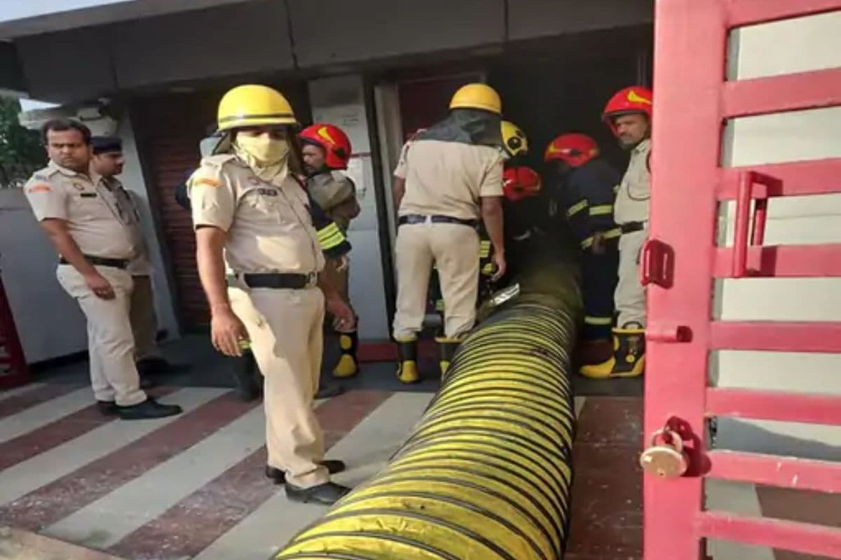 पटना में टला बड़ा हादसा, एक्सिस बैंक में शॉर्ट सर्किट से लगी भीषण आग