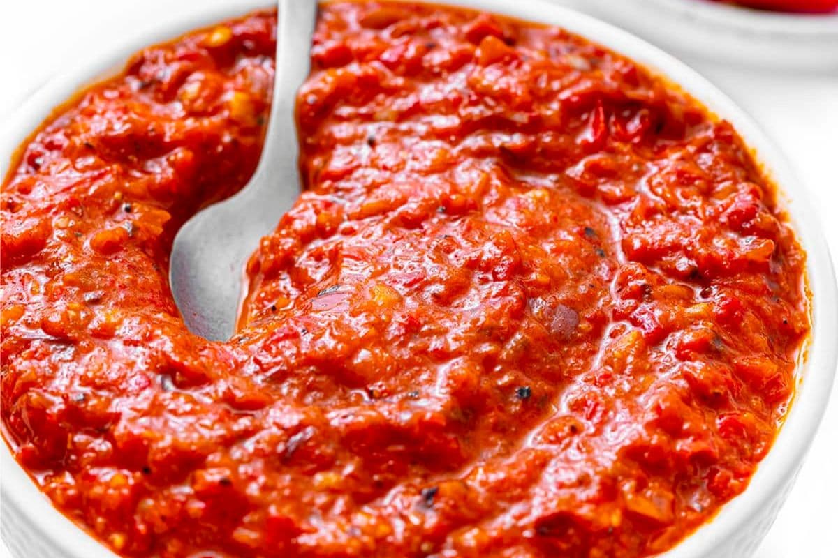 Peri Peri Sauce Recipe: घर पर ऐसे बनाएं रेस्टोरेंट स्टाइल में तीखा और चटपटा पेरी पेरी सॉस