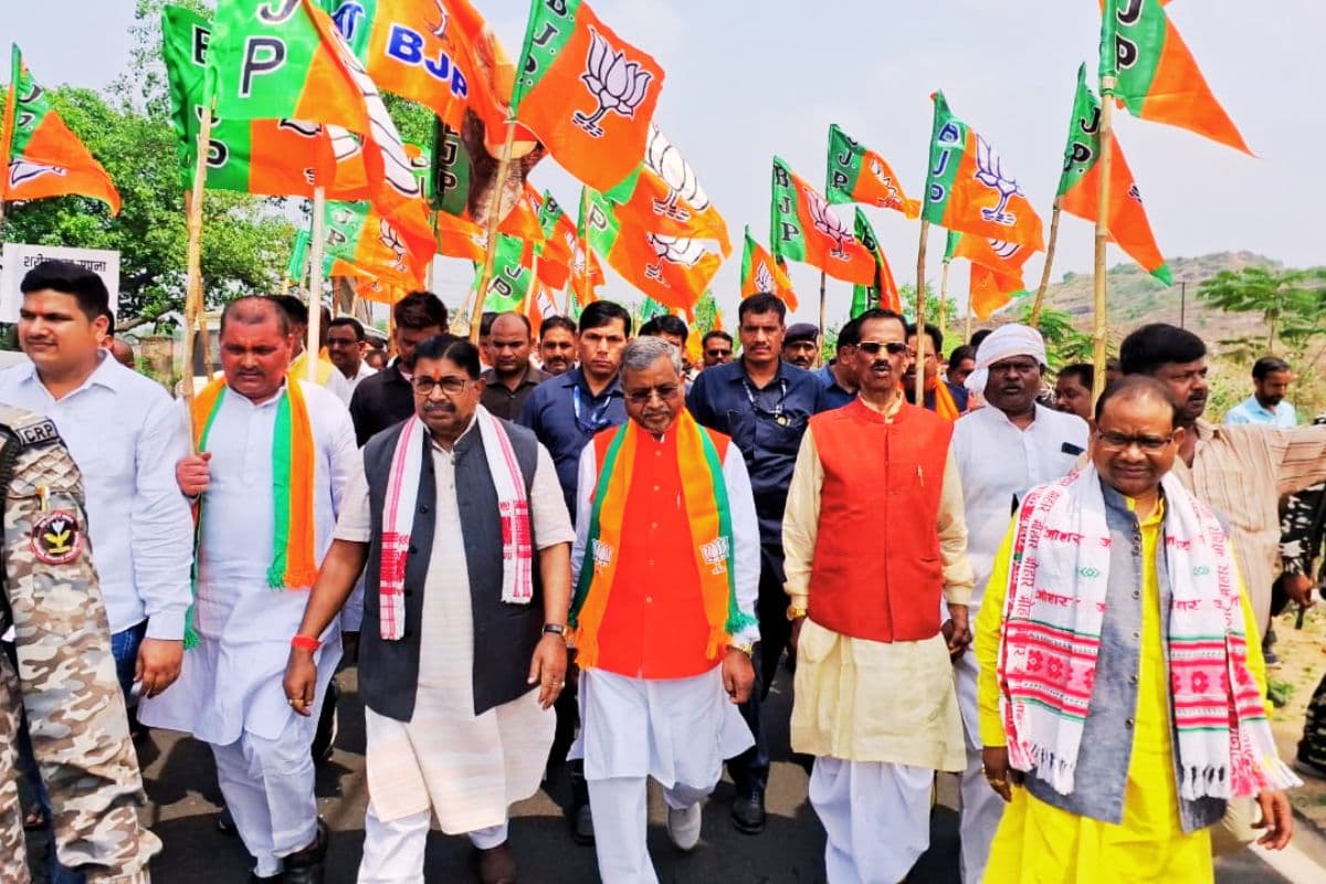 हफीजुल हसन के बयान से झारखंड की सियासत में उबाल, बोले बाबूलाल मरांडी- खून-खराबे की भाषा बोल रहे मंत्री