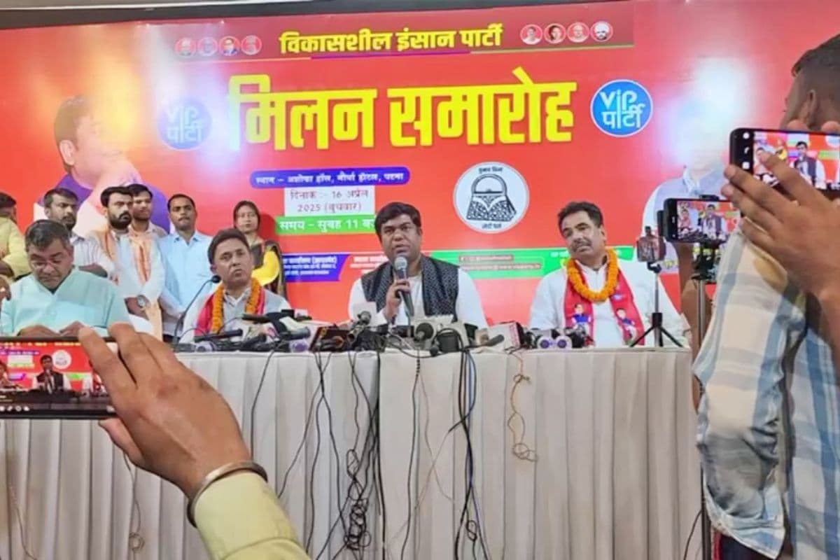 VIP पार्टी में शामिल होते मो. नुरुल होदा
