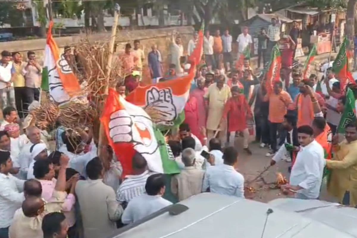 राहुल गांधी का पुतला फूंक रहे थे भाजपाई, कांग्रेसियों ने किया विरोध तो हो गया मार, देखें वीडियो