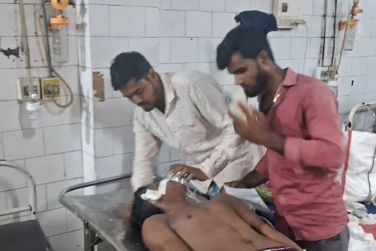 अस्पताल में मरीजों को नहीं मिला डॉक्टर तो परिजनों ने खुद से लगाया ऑक्सीजन मास्क, वीडियो वायरल