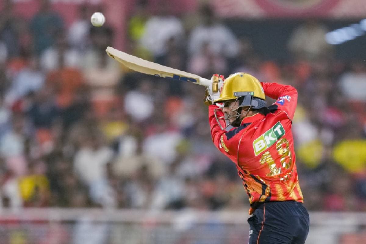 9 छक्के 7 चौके, फटा पोस्टर-निकला हीरो, प्रियांश आर्य ने 39 गेंद पर शतक जड़ मचाई तबाही