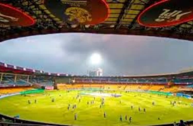 RCB vs DC Pitch Report & Match Preview: बेंगलुरु में किसका चलेगा जलवा, ऐसा होगा चिन्नास्वामी का पिच