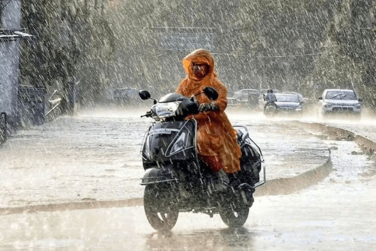 Jharkhand Weather: झारखंड के 13 जिलों में आज तेज बारिश और वज्रपात, 29 जून को 7 जिलों में भारी बारिश की चेतावनी