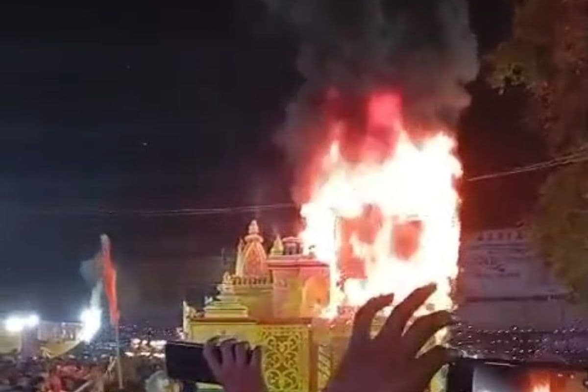 Watch Video: गढ़वा के रंका मोड़ पर धू-धू कर जला रामनवमी का रथ