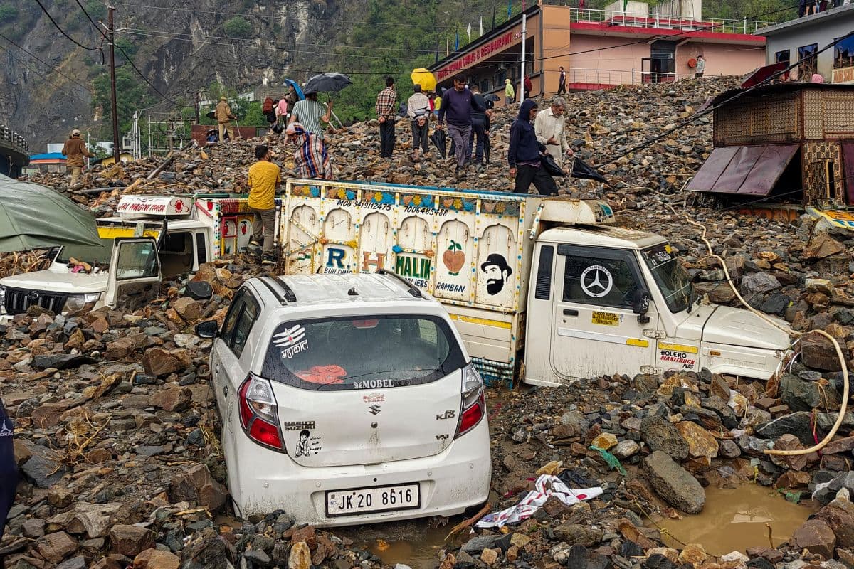 Video: जम्मू-कश्मीर में बाढ़ का कहर, सामने आया तबाही का खौफनाक वीडियो