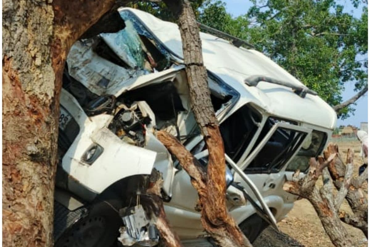झारखंड के चतरा में बड़ा हादसा, तेज रफ्तार स्कॉर्पियो पेड़ से टकरायी, एक ही परिवार के 3 की मौत, 6 घायल