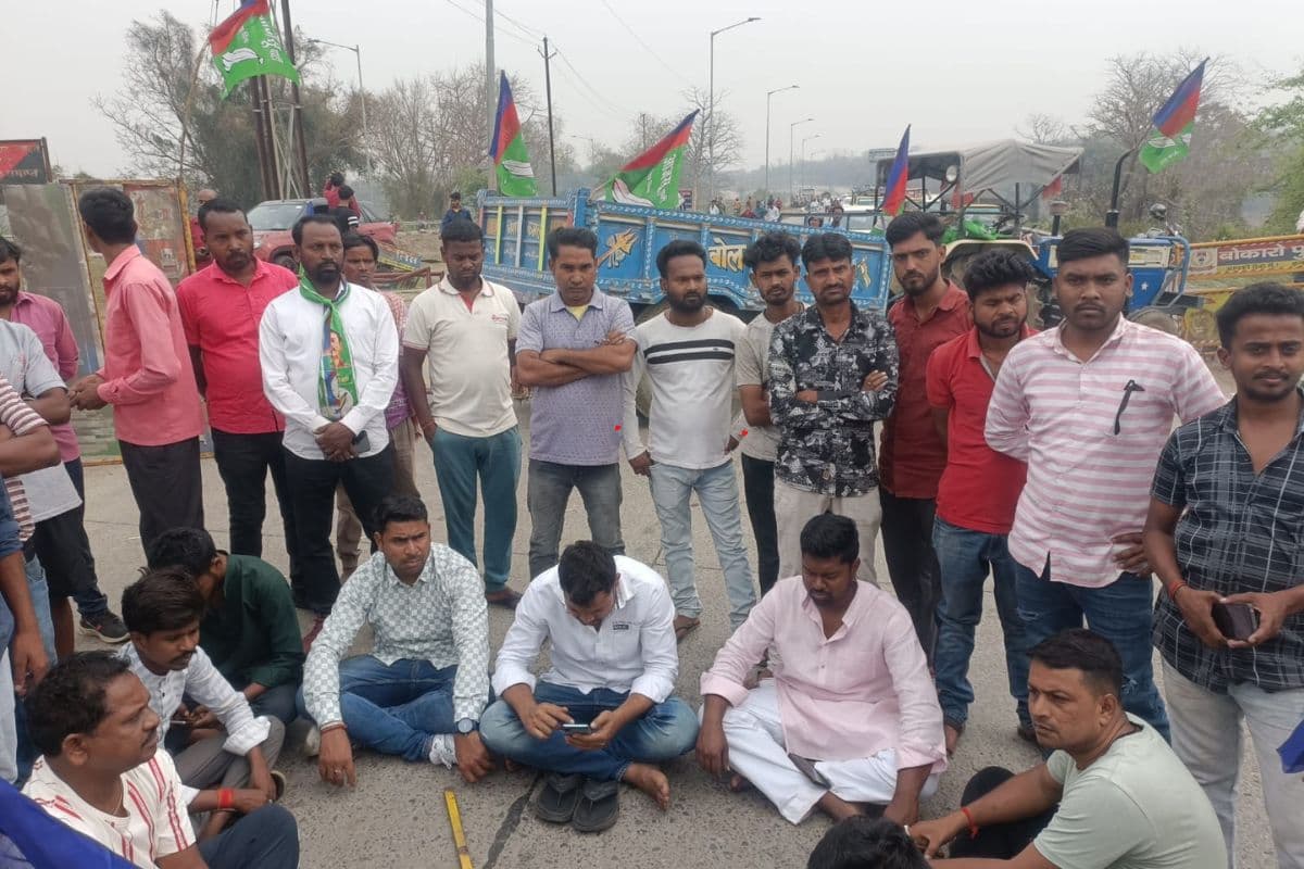 बोकारो में बंद का दिख रहा असर, आक्रोशित लोगों ने गाड़ियों में की तोड़फोड़, वीरान पड़ी हैं सड़कें