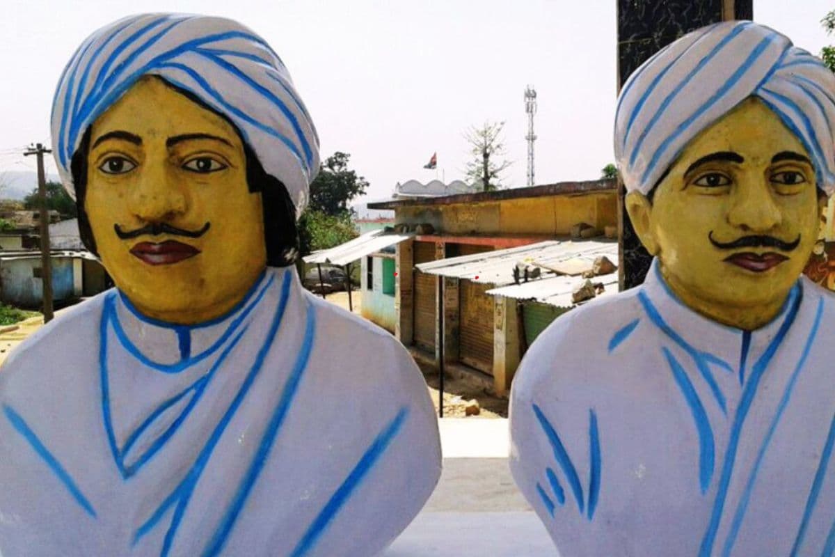 बख्तर साय और मुंडल सिंह की मूर्ति | प्रभात खबर