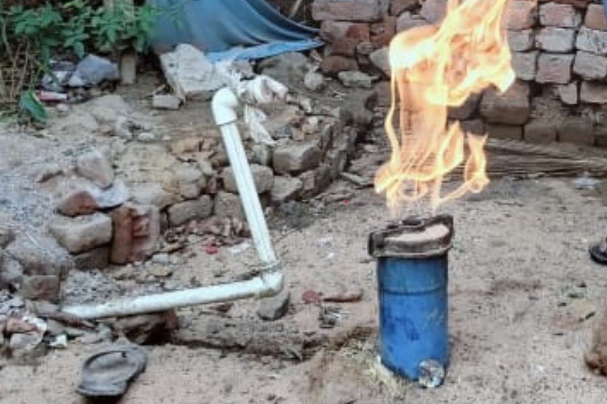 मोहम्मद परवेज के चापाकल से निकलने लगी आग