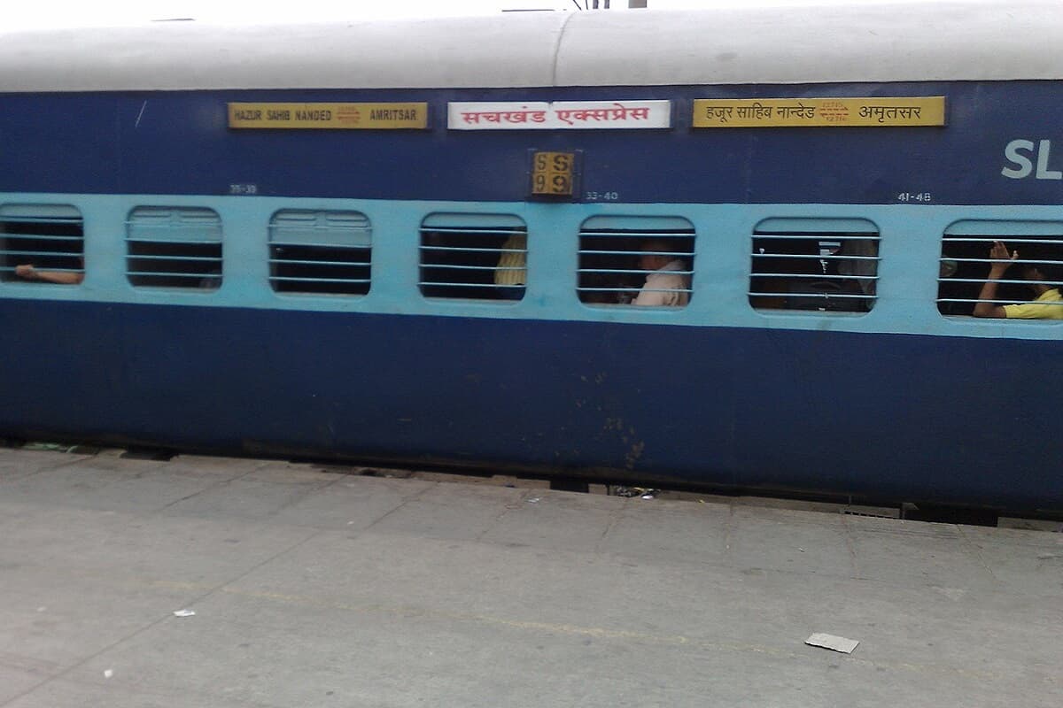 भारत के 90% लोग नहीं जानते किस ट्रेन में मिलता है फ्री खाना? यात्री साथ लाते हैं बर्तन