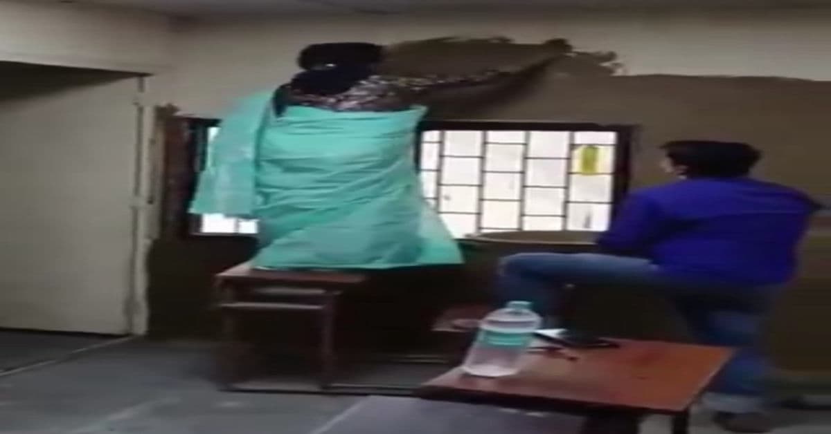 दिल्ली यूनिवर्सिटी में अब गोबर से ठंडी होगी क्लास,शिक्षा या मज़ाक?