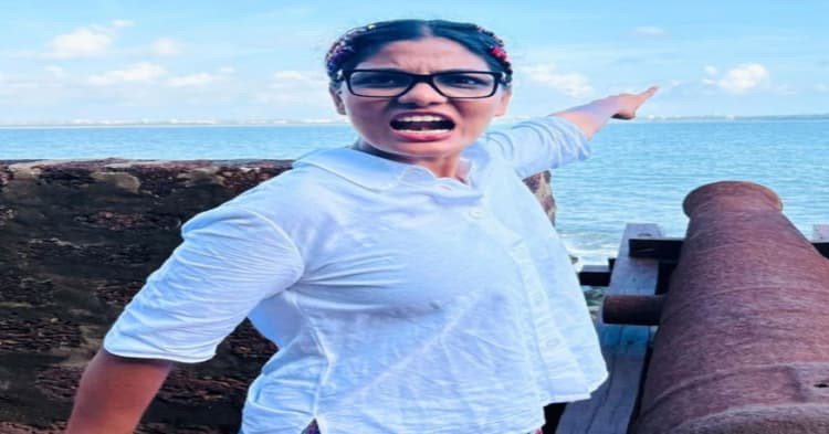 एफआईआर के बाद नेहा सिंह राठौर ने सरकार से कहा:अरे दम है तो जाइये…..