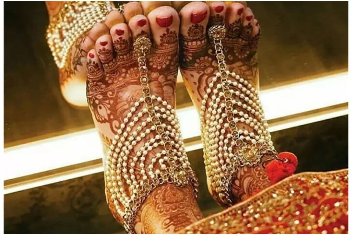 Silver Anklet Designs: हर दुल्हन का नया अंदाज, सिल्वर पग फूल पायल के संग