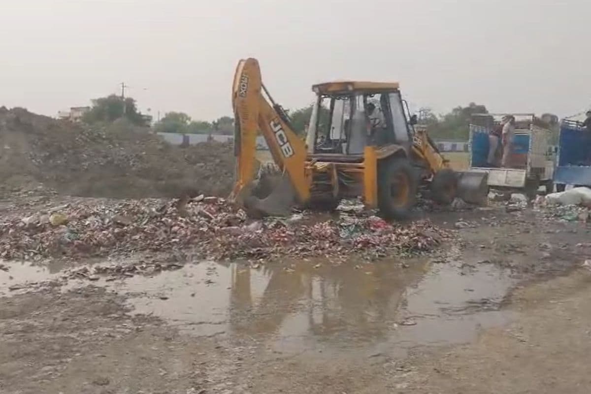 Video: सिवान में बुलडोजर एक्शन, उत्पाद विभाग ने 1.5 करोड़ की शराब को किया नष्ट