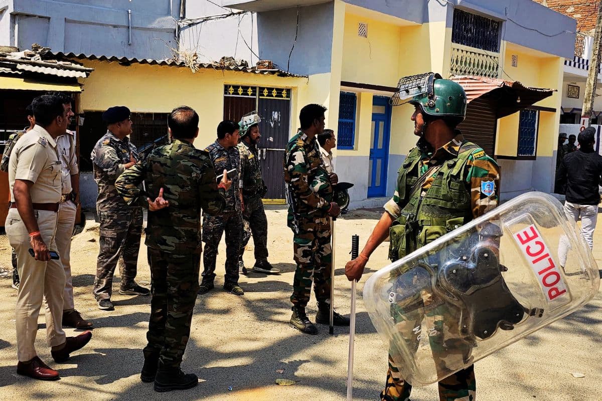 कोडरमा में यज्ञ कलश यात्रा पर निकली महिलाओं पर पथराव, तनाव