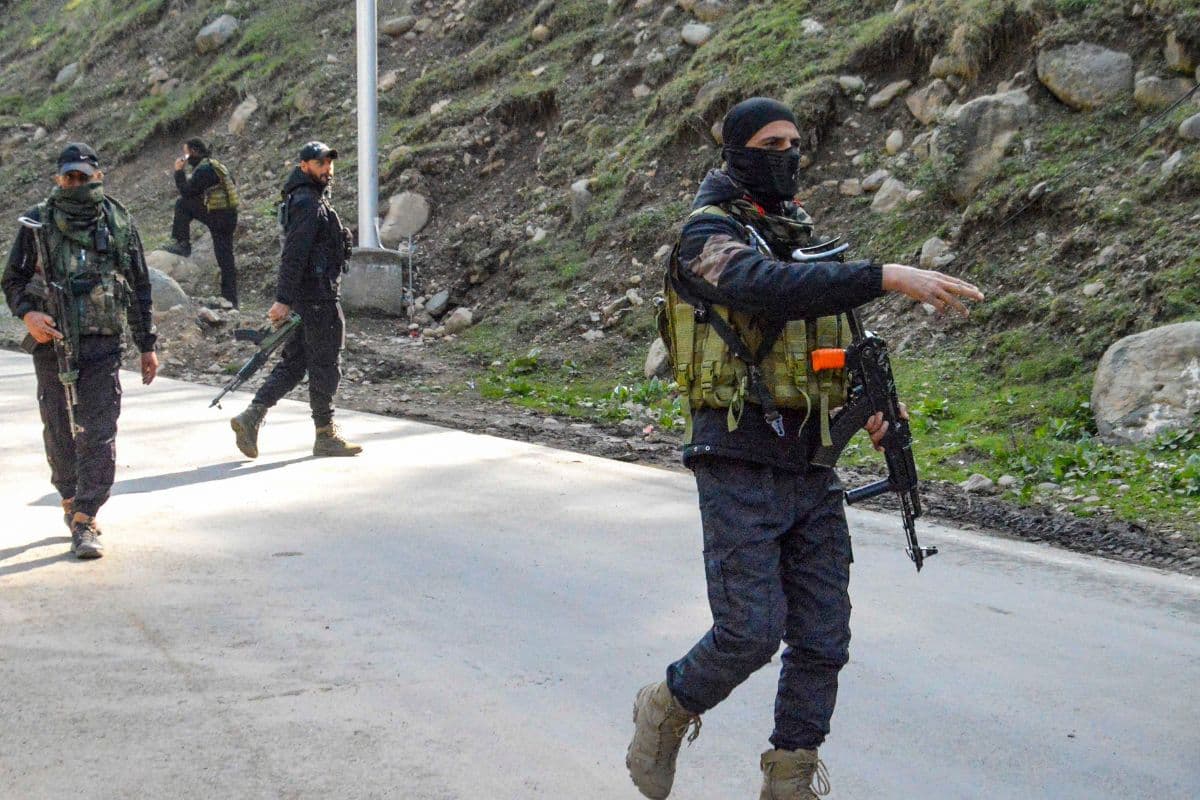 Udhampur Encounter: जम्मू-कश्मीर के उधमपुर में आतंकवादियों के साथ मुठभेड़, एक जवान शहीद