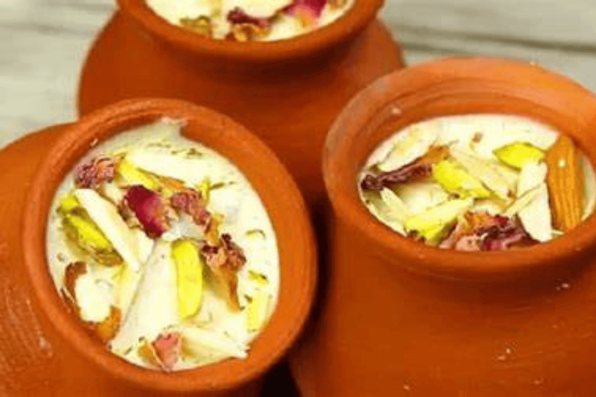 Matka Malai Kulfi Recipe: बाजार जैसी मटका मलाई कुल्फी अब घर पर बनाएं, गर्मी में पाएं ठंडक और मिठास का डबल स्वाद