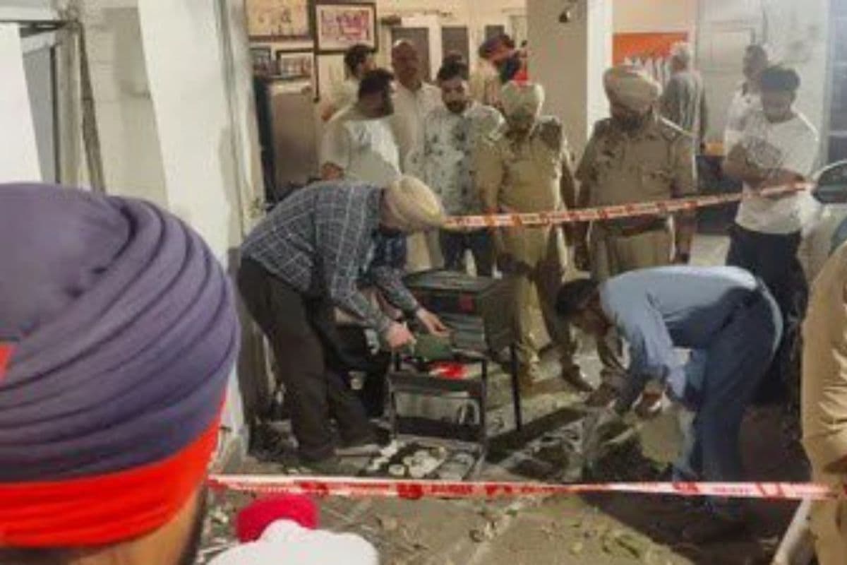 BJP नेता के घर पर बम से हमला, पुलिस पर लगाए गए गंभीर आरोप