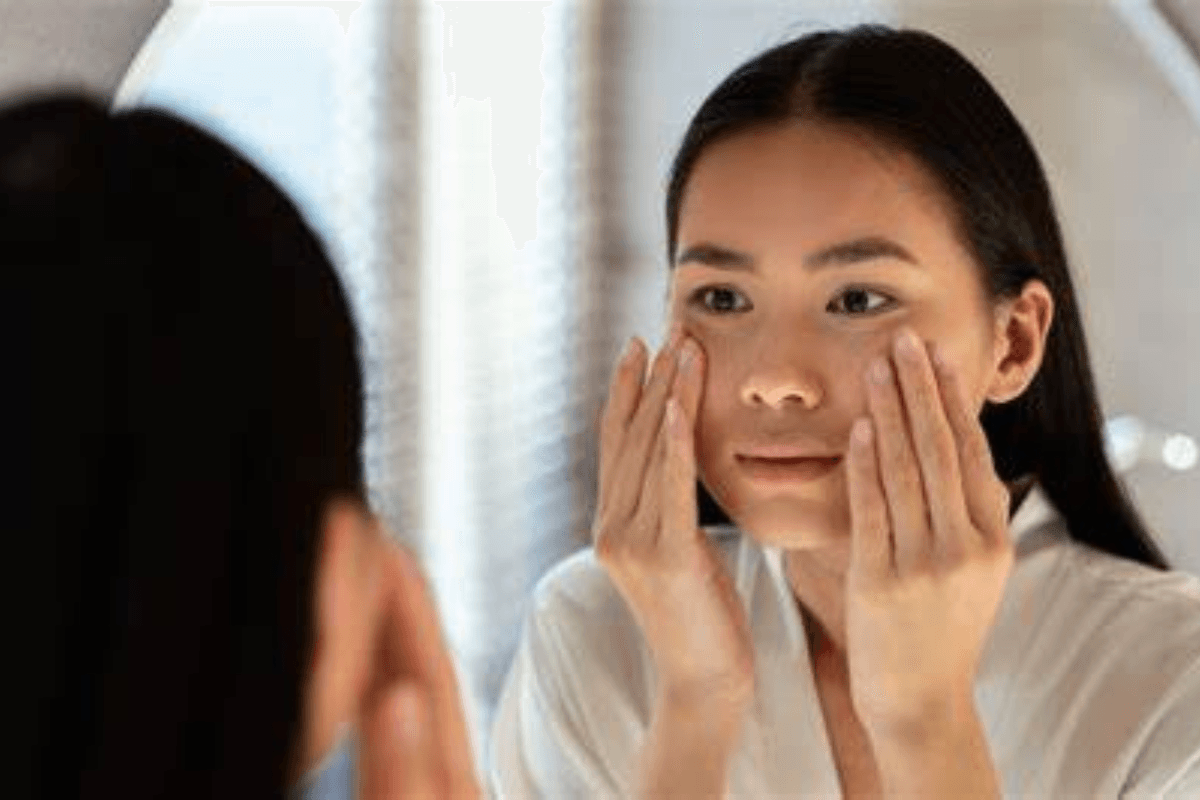 Skincare For Oily Skin: ऑयली स्किन वालों के लिए बेस्ट स्किनकेयर रूटीन, गर्मियों में नहीं होगा चिपचिपापन