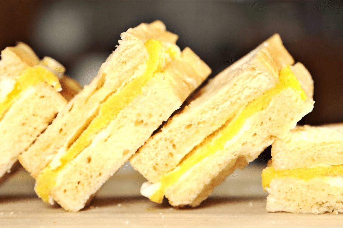 Mango Sandwich Recipe: आम से बनाएं टेस्टी सैंडविच डेसर्ट, गर्मी में पाएं ठंडक और मिठास