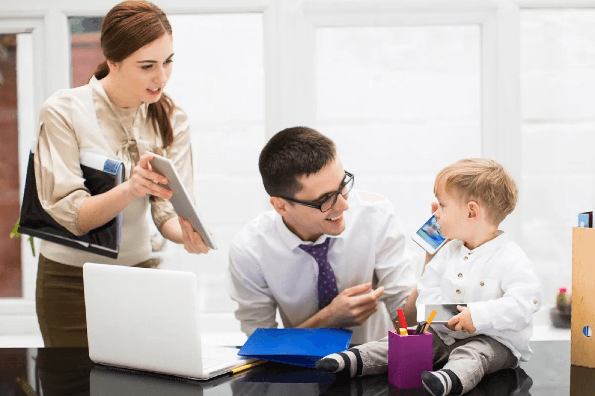 Parenting Tips: वर्किंग पेरेंट्स की सबसे बड़ी चुनौती, बच्चों को कैसे दें सही परवरिश