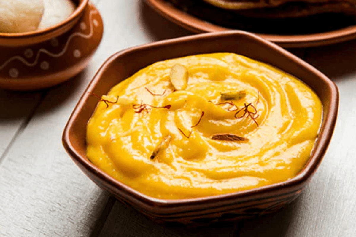 Mango Rabri Recipe: आम का स्वाद दोगुना करें, ठंडी मैंगो राबड़ी बनाने की आसान रेसिपी