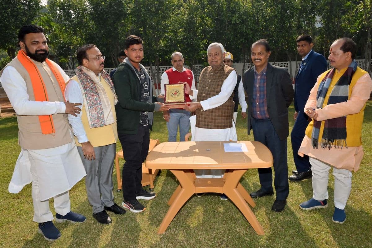 वैभव सूर्यवंशी को CM नीतीश ने फोन पर दी बधाई, इतने लाख रुपए की सम्मान राशि का किया ऐलान