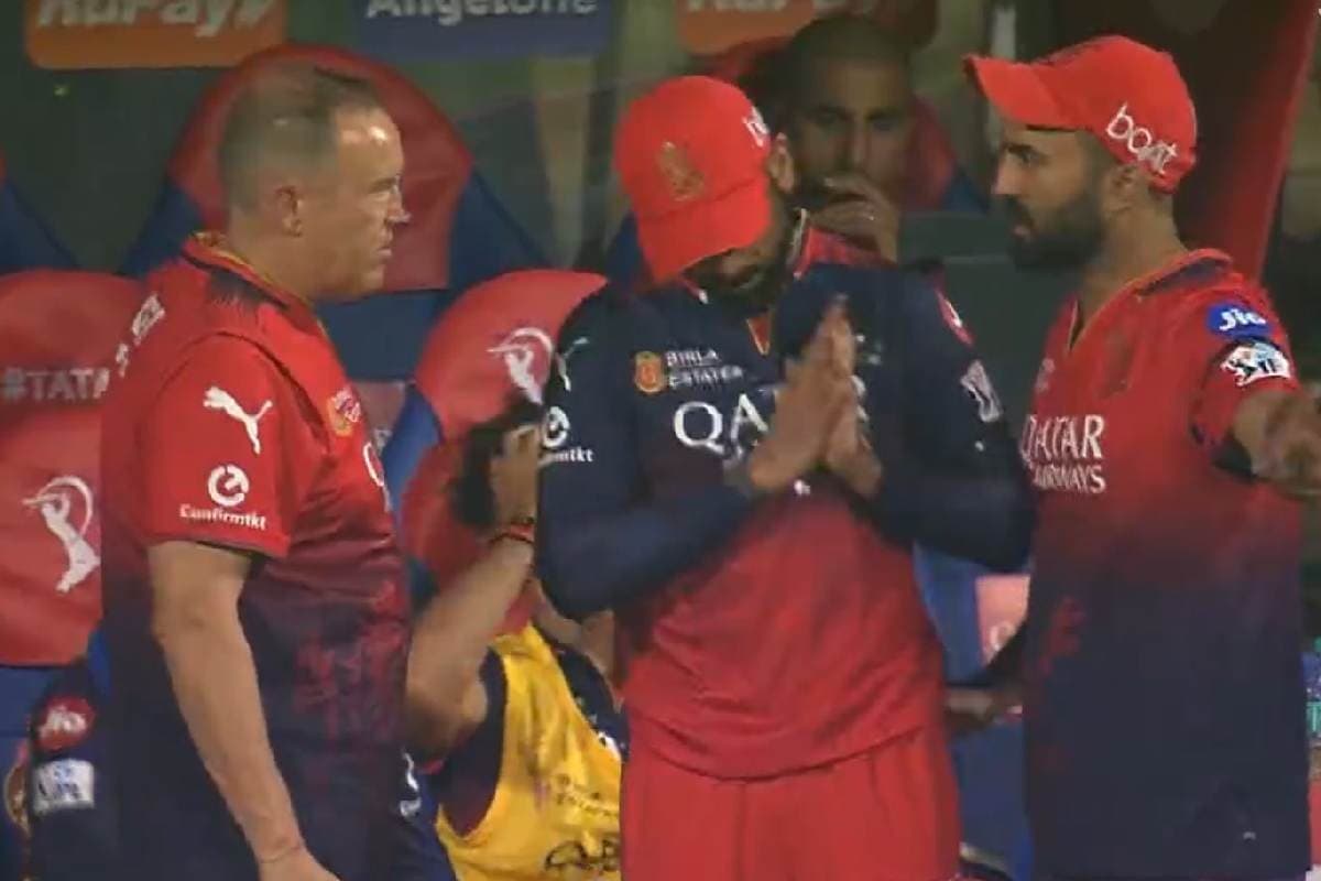 दिनेश कार्तिक की किस बात पर विराट कोहली ने हाथ जोड़कर मांग ली माफी