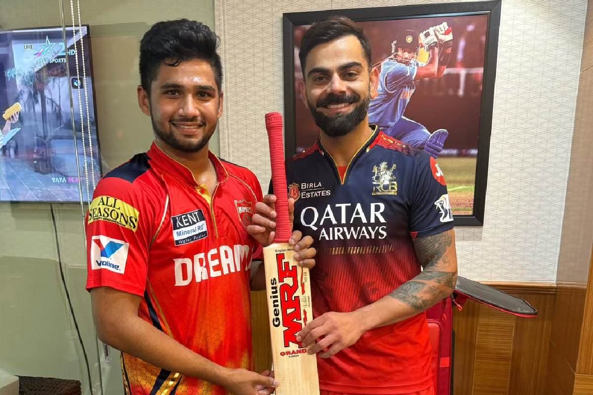 Watch Video: विराट कोहली से गिफ्ट में मिला बल्ला तो रो पड़े मुशीर खान, भाई सरफराज को भी किया याद