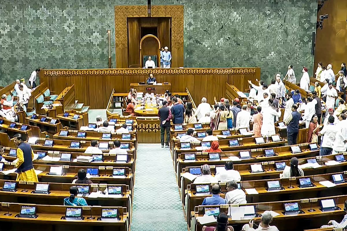 Waqf Bill: 2 अप्रैल को सभी बीजेपी सांसदों को लोकसभा में रहना होगा हाजिर, वरना…