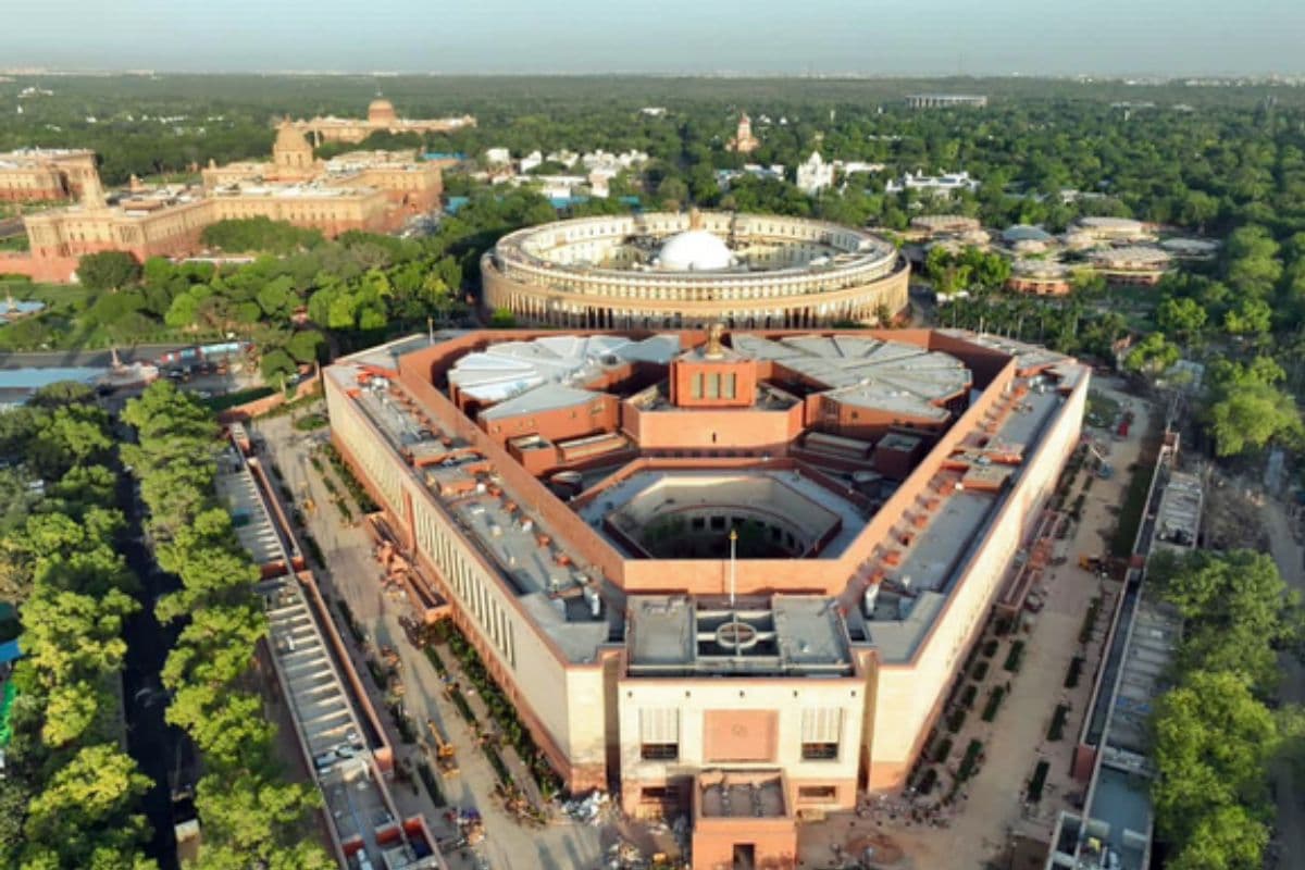 Waqf Bill: वक्फ बिल पर आज महायुद्ध, सत्ता-विपक्ष के बीच आर-पार की लड़ाई