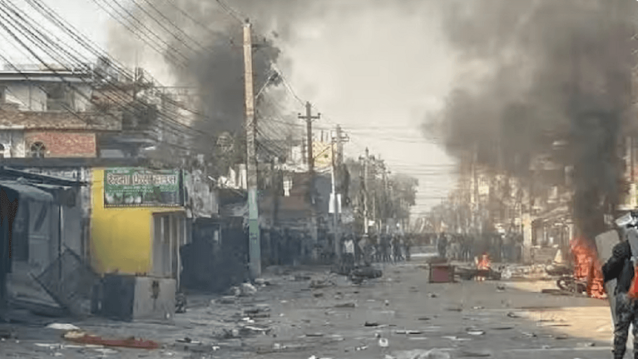 नेपाल में भड़की सांप्रदायिक हिंसा, कर्फ्यू लगने से भारतीय सीमा सील