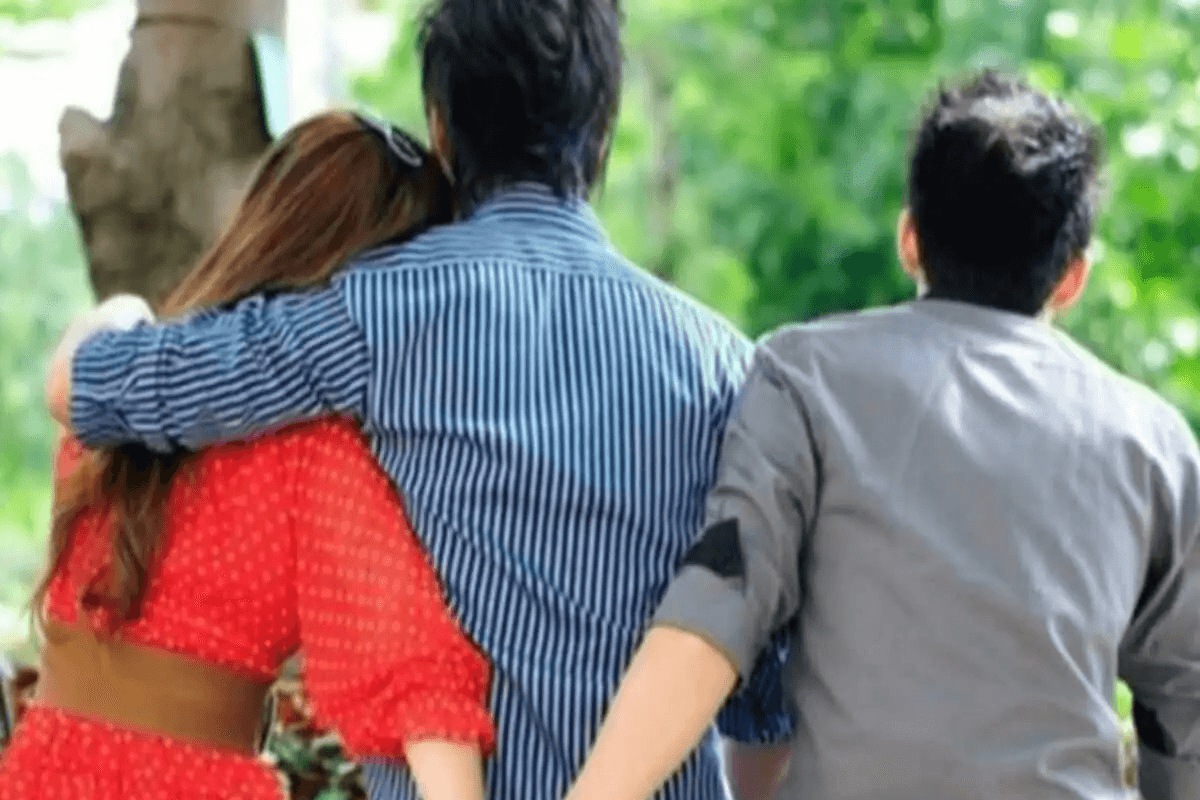 Love Affair: दो दोस्तों का एक दूसरे की पत्नी से अफेयर, 3 साल तक लिव-इन में रही, अब चाहिए तलाक…