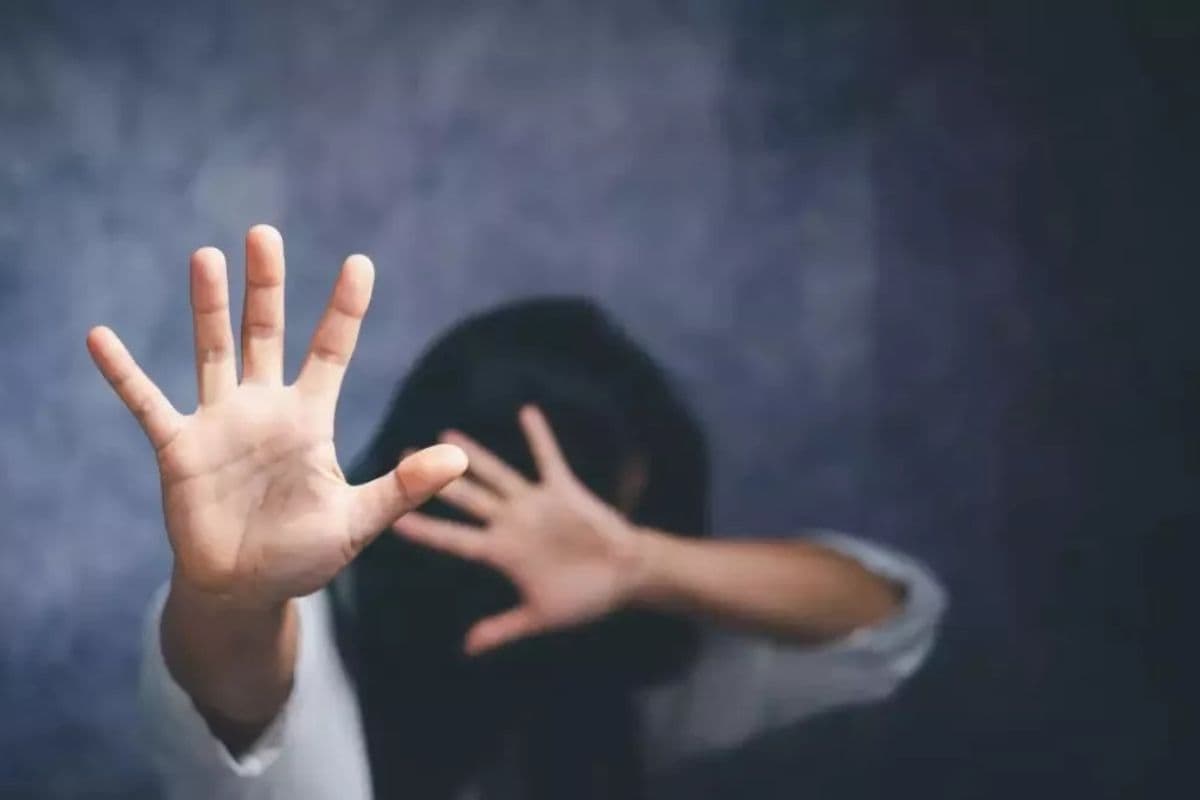 Bihar Crime: पत्नी का अपहरण दिखा कर हत्या करने की थी योजना, प्रताड़ना मामले में सहकारिता पदाधिकारी गिरफ्तार