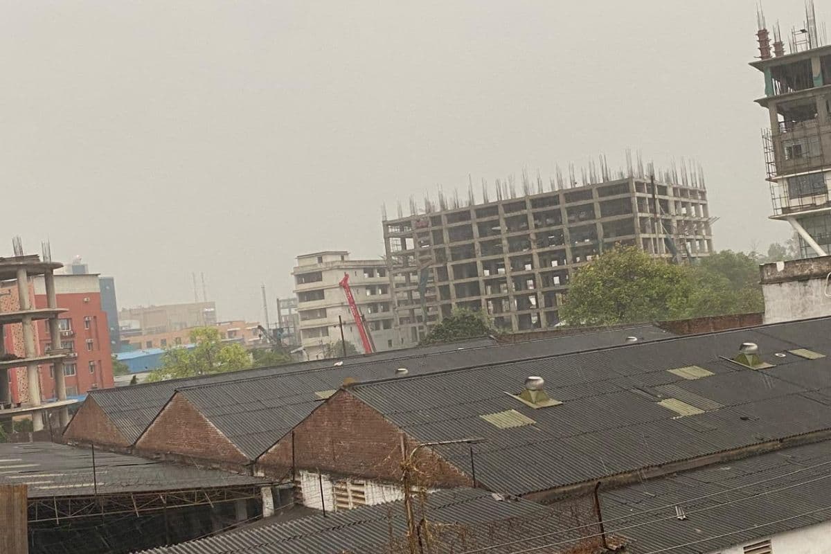 Bihar Rain: पटना समेत 10 जिलों में गरज- चमक के साथ हुई बारिश, अचानक बदला मौसम का मिजाज