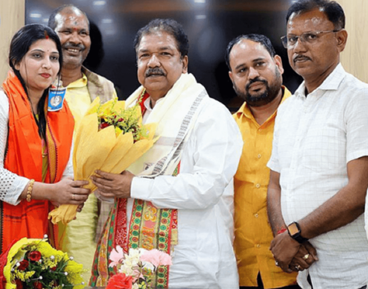 Bihar Politics: तेजस्वी यादव को बड़ा झटका, राजद के पूर्व प्रदेश अध्यक्ष की बहू ने थाम लिया भाजपा का दामन