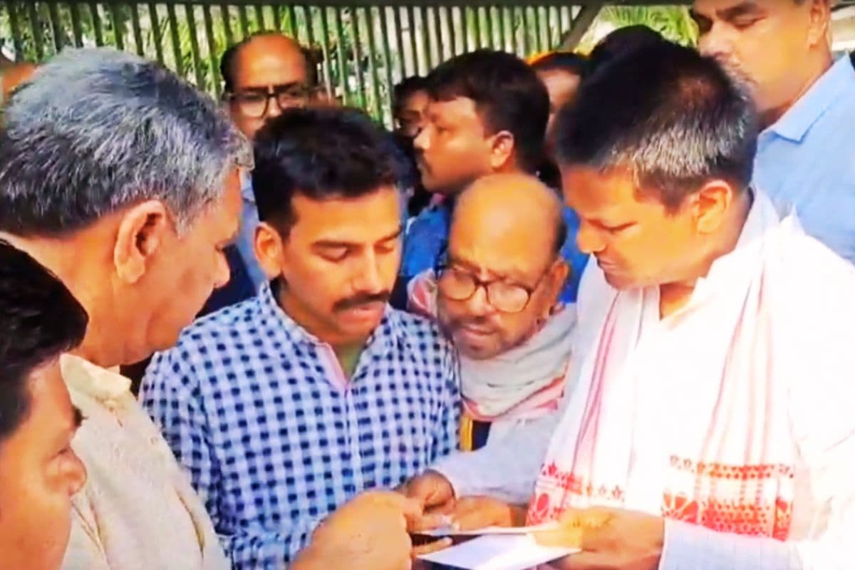 बोकारो लाठीचार्ज में मृत युवक के परिजनों को 50 लाख मुआवजा, अस्थायी नौकरी भी, देखें Video