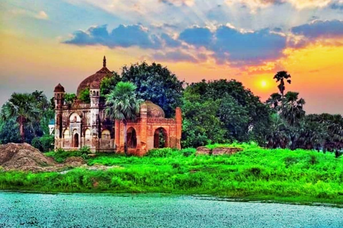 बिहार को मिला नया पर्यटन केंद्र, छपरा का डच मकबरा अब होगा संरक्षित स्मारक बिहार को मिला नया पर्यटन केंद्र, छपरा का डच मकबरा अब होगा संरक्षित स्मारक