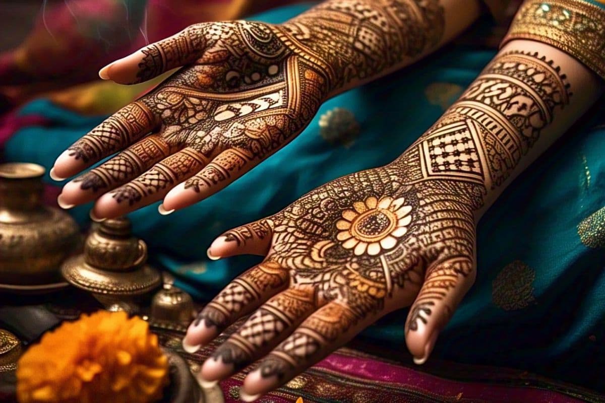 Ram Navami Mehndi Design: खूबसूरती में लग जाएगा चार चांद, हाथों पर रचाएं ये आकर्षक मेहंदी डिजाइन