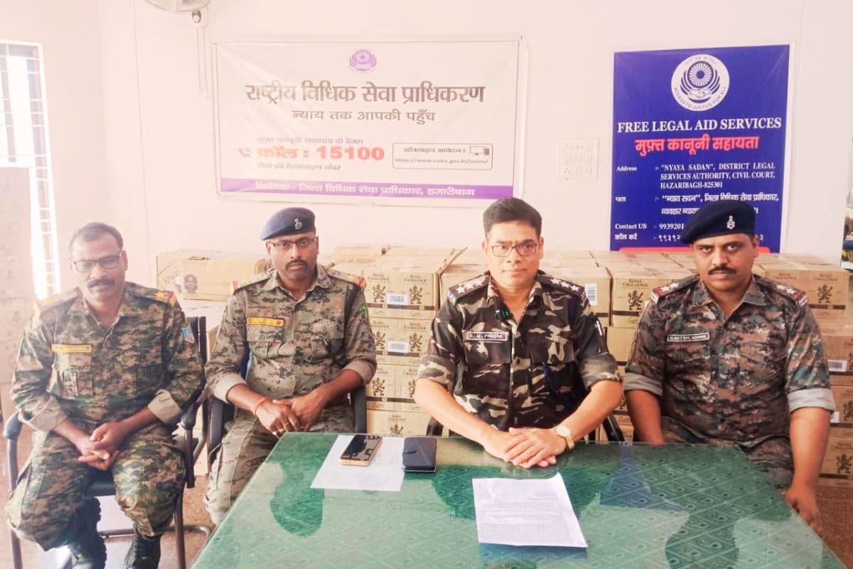 140 पेटी नकली शराब के साथ 4 गिरफ्तार, रामगढ़ से हजारीबाग जा रहा था सफेद पिकअप