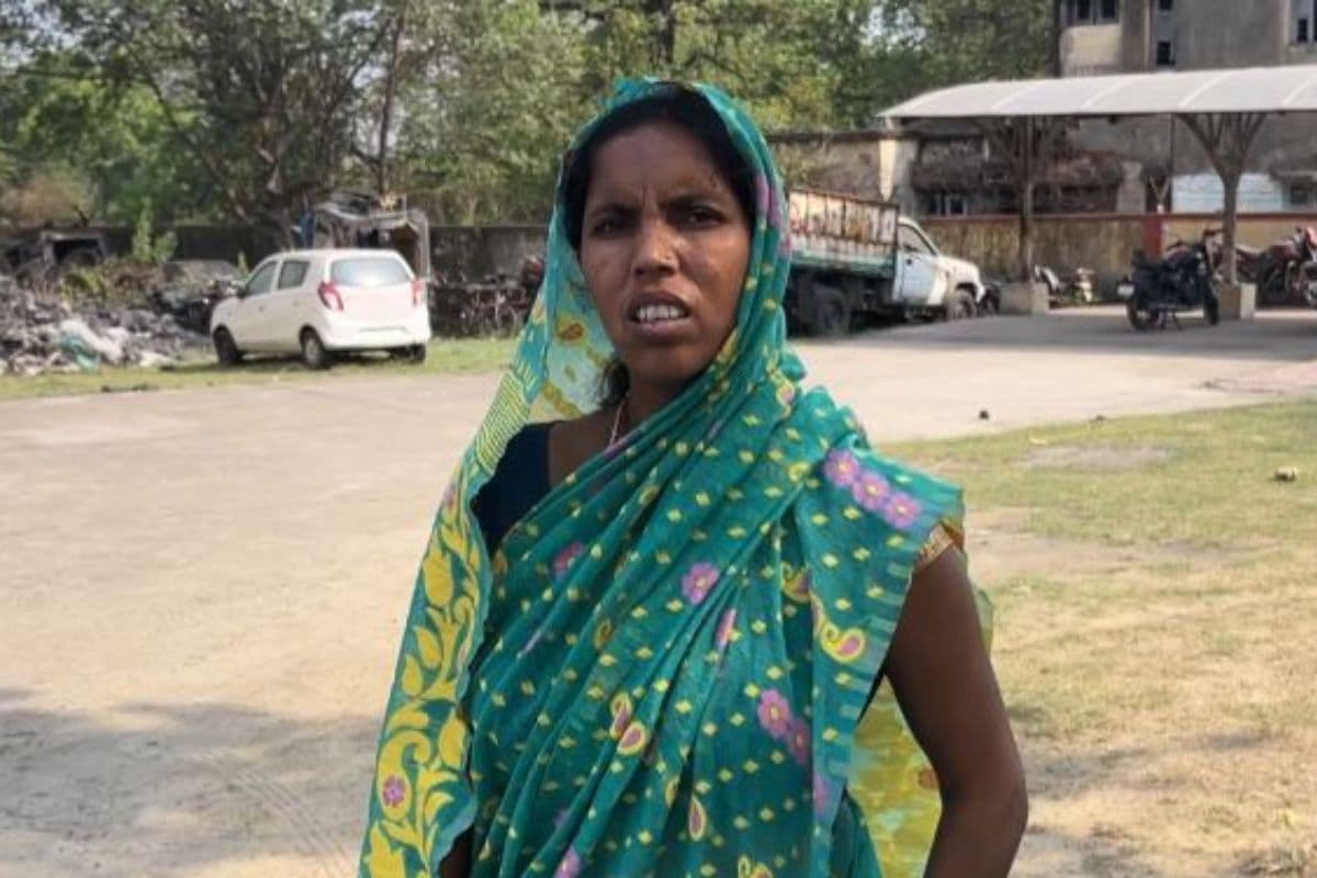 Dhanbad News: धनबाद में दिनदहाड़े एक लाख की छिनतई, बेटे की शादी के लिए पैसे निकालने गयी थी महिला