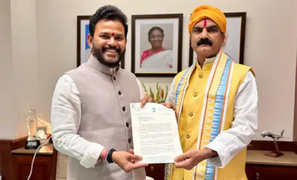 रेलवे स्टेशन के बाद अब एयरपोर्ट पर भी मैथिली में उदघोषणा, दरभंगा के सांसद ने दी मंत्री को बधाई